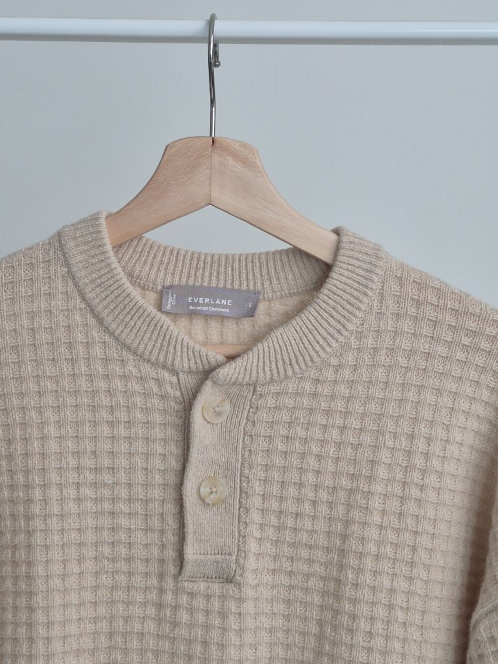 Everlane Recycled Cashmere Waffle Henley Womens S Beige Oatmeal Sweater - Picture 2 of 8